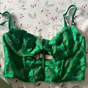 Victoria's Secret Vibrant Green Lace Bra